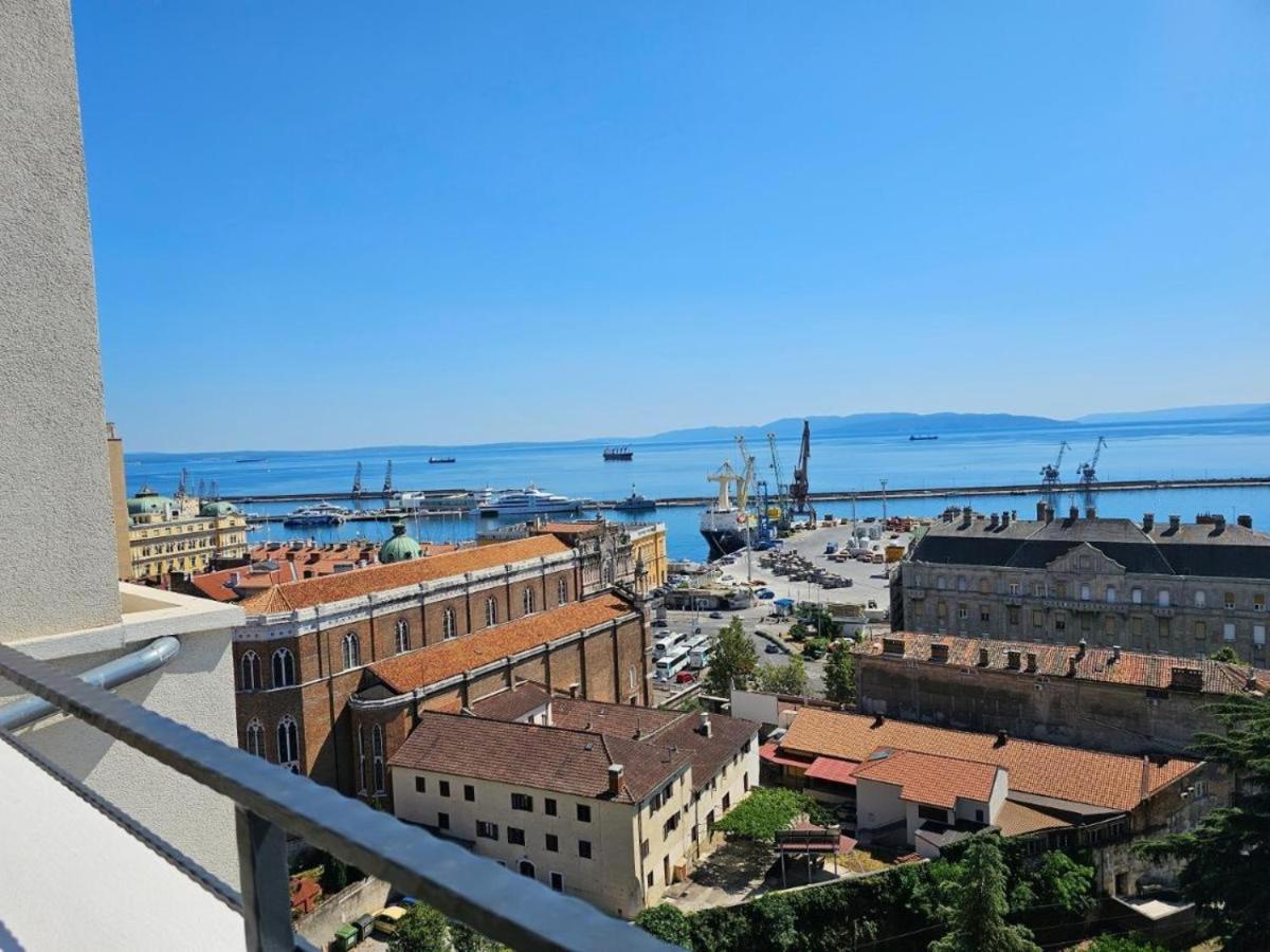 شقة 105M2 Penthouse Sea View Rijeka With Free Garage Parking المظهر الخارجي الصورة